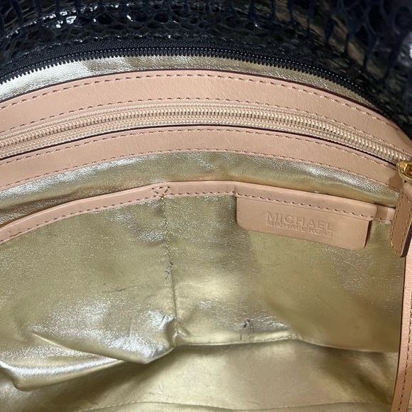 Michael Kors Womens Phyton Black
Glossy Leather Patent Snakeskin
Shoulder Bag - Picture 7 of 10